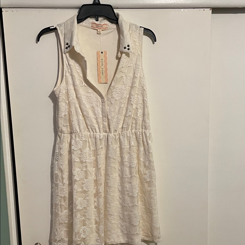 Sleeveless Lace Dress with Collar